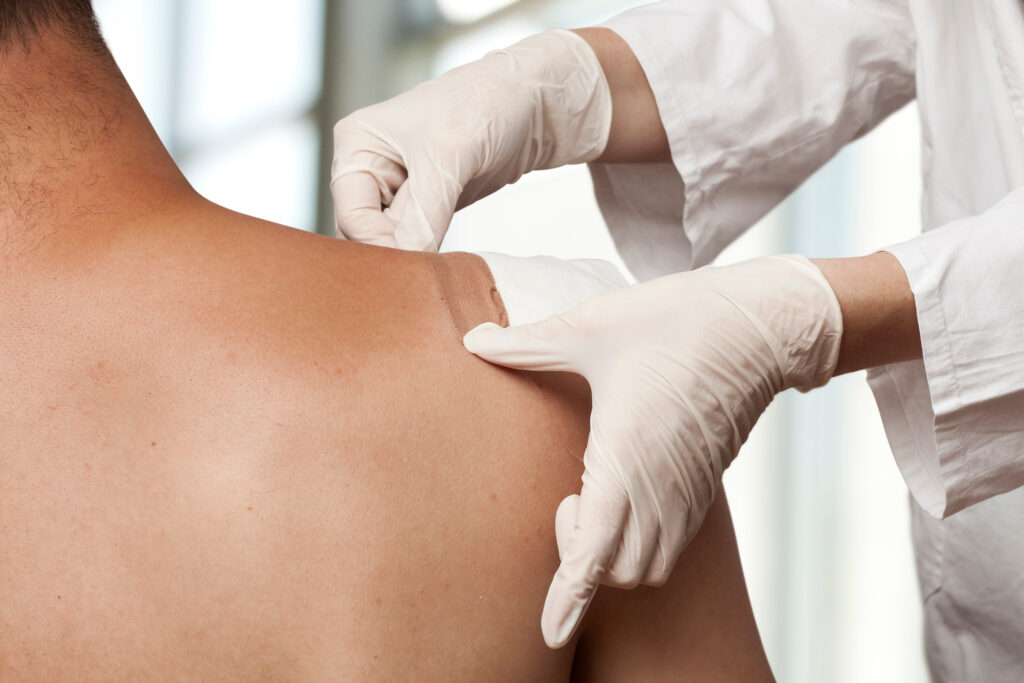 Medical assistant changes the dressing of a wound